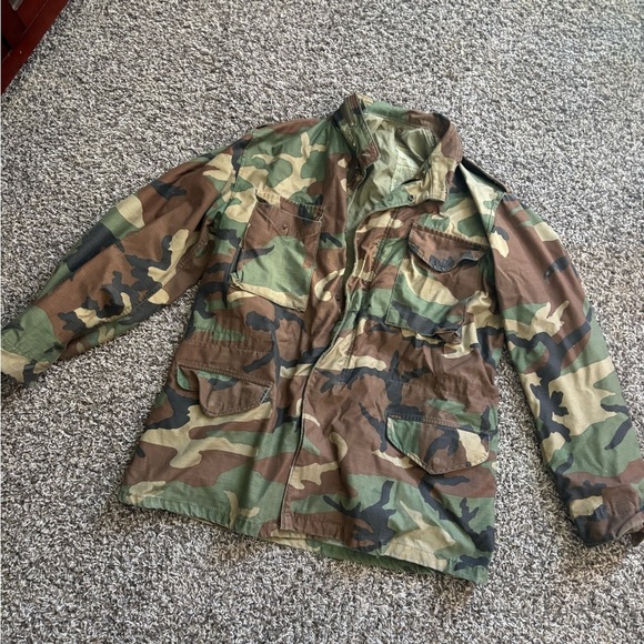 “Rugged Military-Issue Winter Coat – Durable & Warm” - Picture 2 of 11